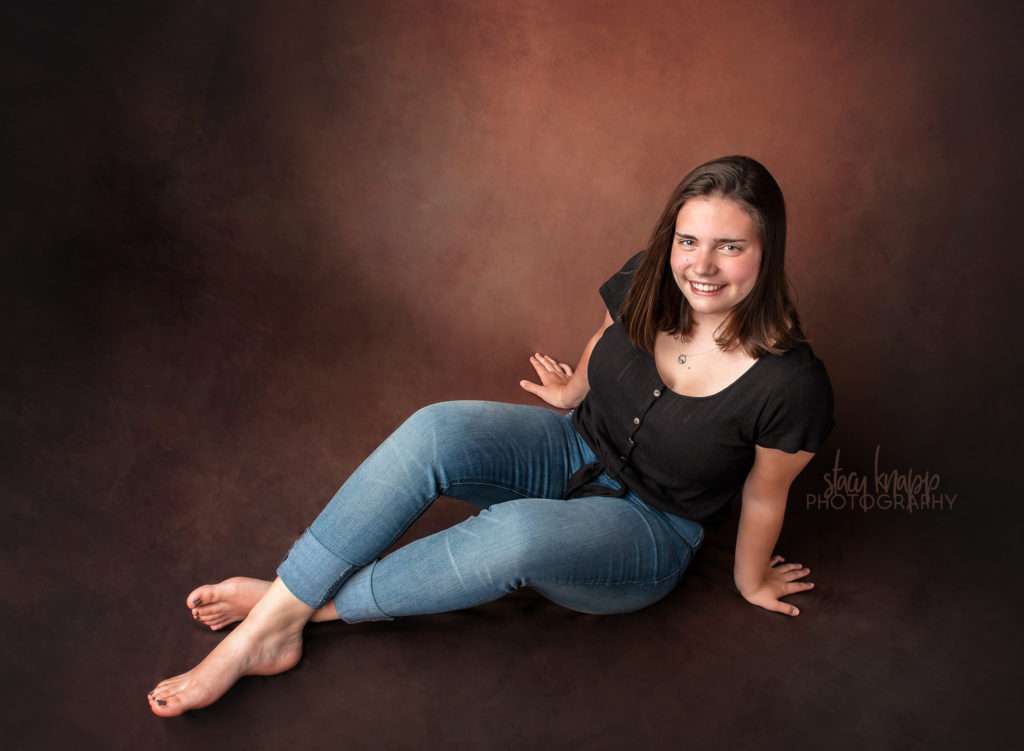 Senior girl photo on brown backdrop